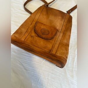 Vintage Sergio Collection Camel Brown Cow Hide Leather Zip Closure Shoulder Bag.